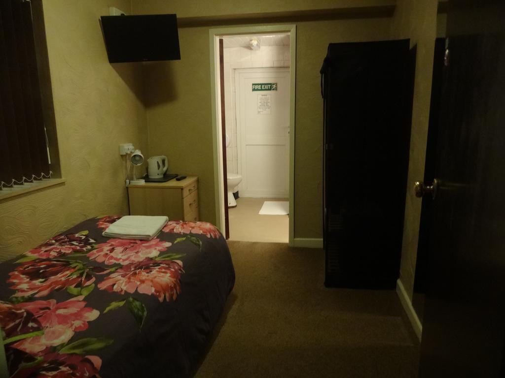 The Manor Hotel Nuneaton Room photo